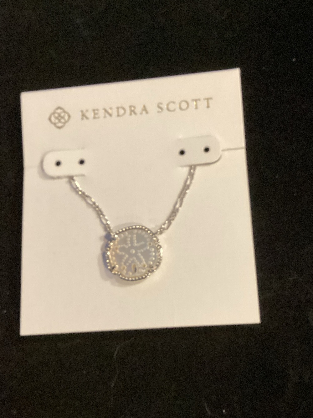 Kendra Scott Sandollar, silver short pendant necklace